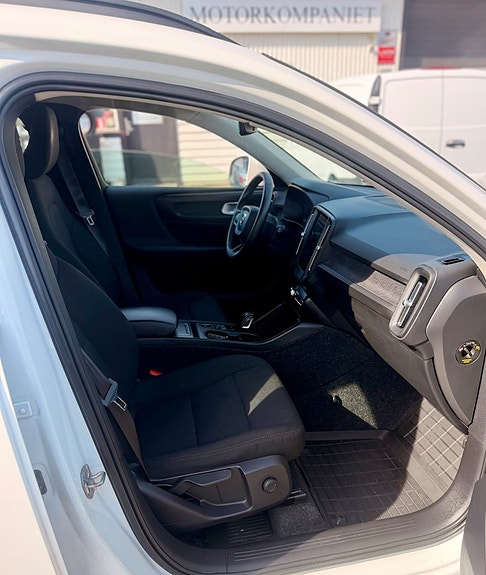Volvo XC40 15 of 26