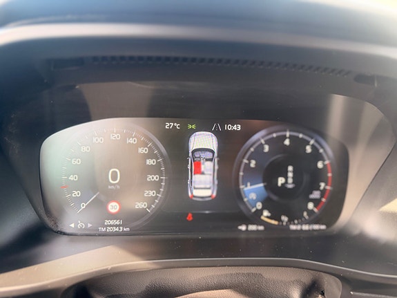 Volvo XC40 23 of 26