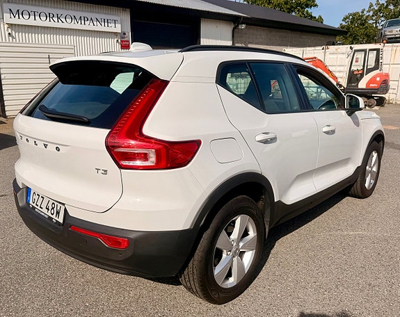 Volvo XC40 2 of 26