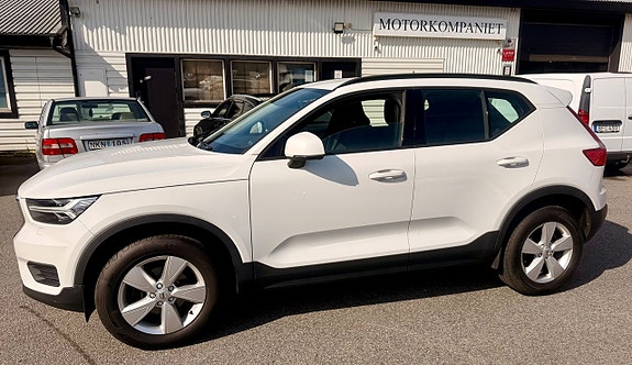 Volvo XC40 3 of 26