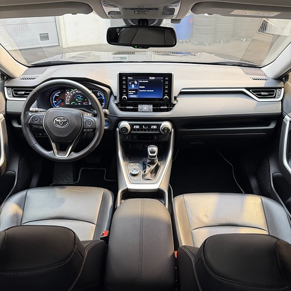 Toyota RAV4 10 of 12