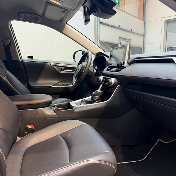 Toyota RAV4 12 of 12