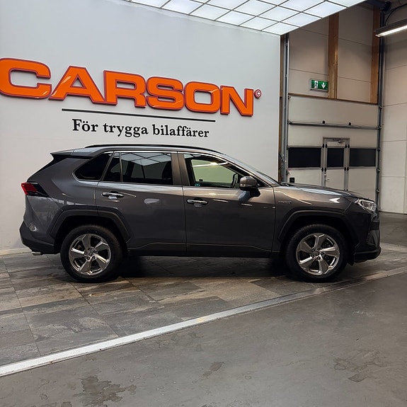 Toyota RAV4 3 of 12