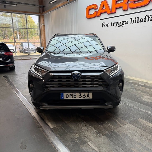 Toyota RAV4 6 of 12