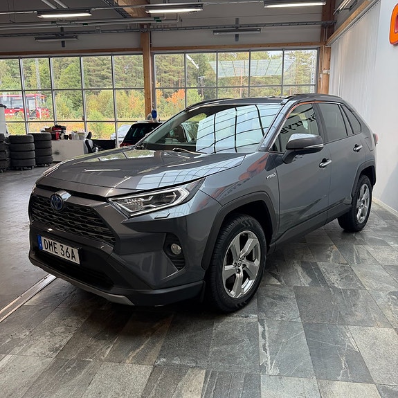 Toyota RAV4 5 of 12