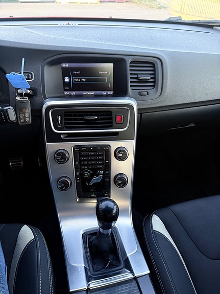 Volvo S60 12 of 18