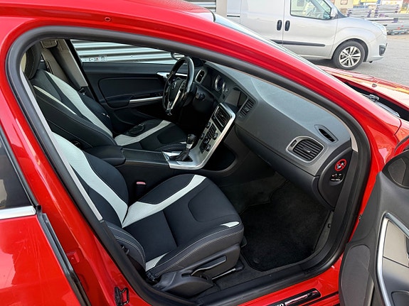 Volvo S60 7 of 18