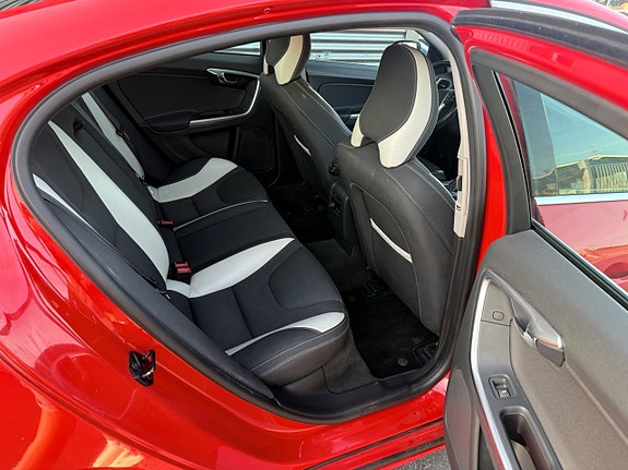 Volvo S60 8 of 18