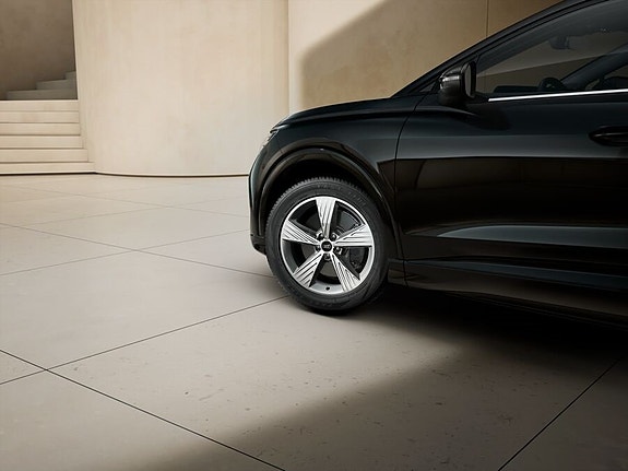 Audi Q4 e-tron 4 of 11