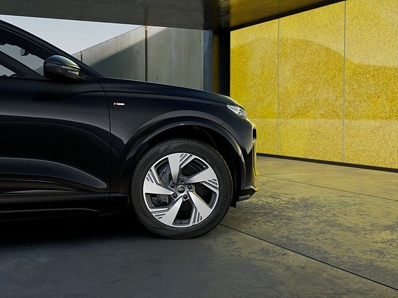 Audi Q6 e-tron 4 of 11