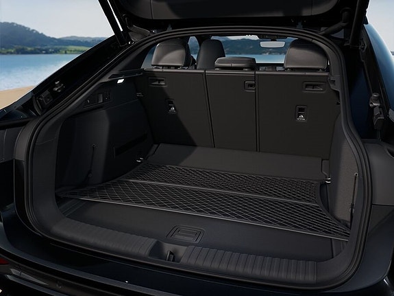 Audi Q6 e-tron 8 of 11