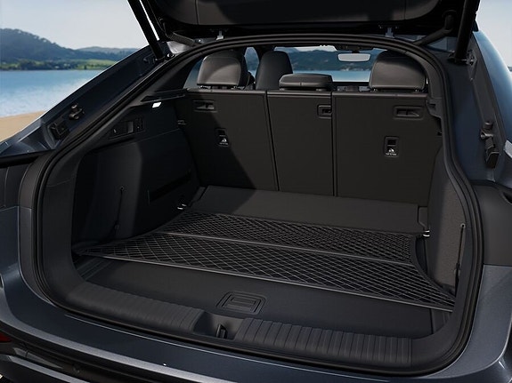 Audi Q6 e-tron 8 of 11