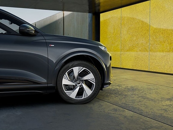 Audi Q6 e-tron 4 of 11