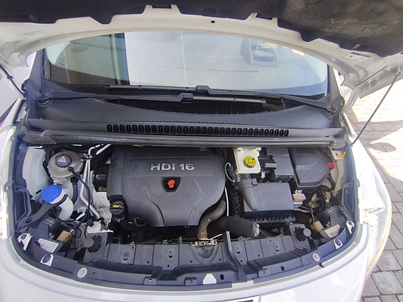 Peugeot 3008 6 of 9
