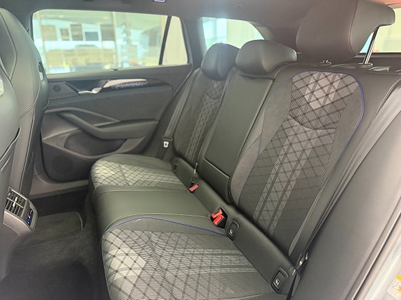 Volkswagen Passat 22 of 30