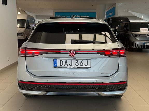 Volkswagen Passat 7 of 30