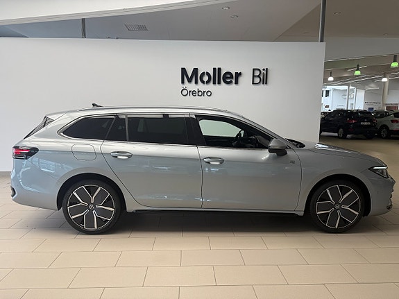 Volkswagen Passat 4 of 30