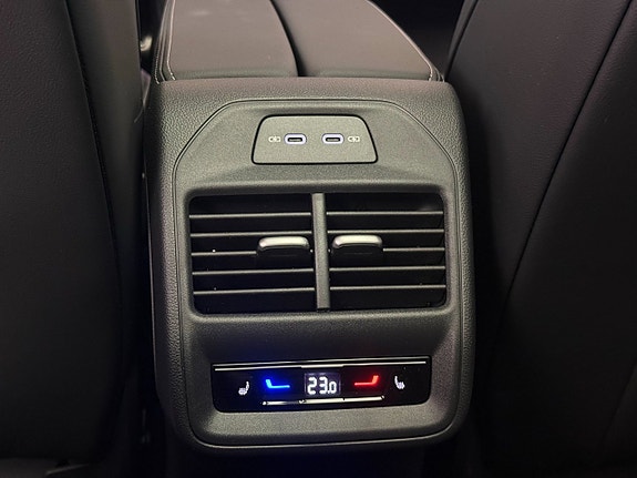 Volkswagen Passat 25 of 30