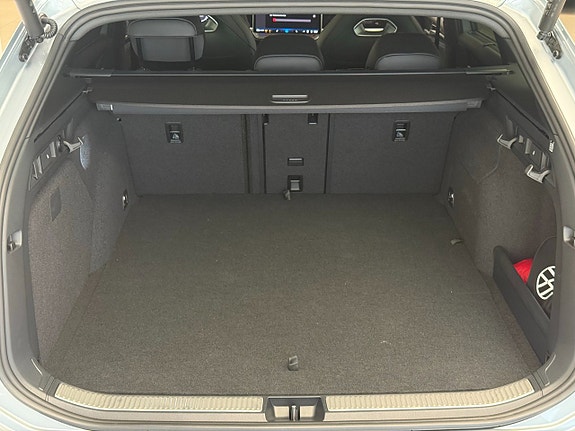 Volkswagen Passat 28 of 30