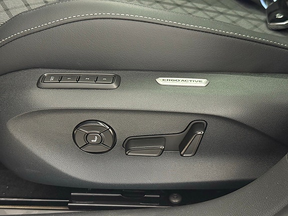Volkswagen Passat 15 of 30
