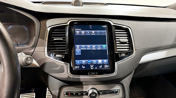 Volvo XC90 10 of 24