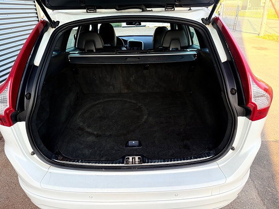 Volvo XC60 8 of 19