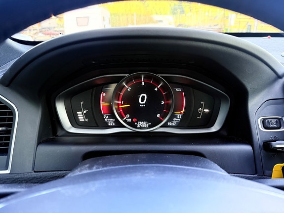 Volvo XC60 15 of 19