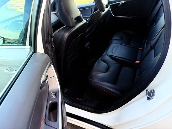 Volvo XC60 9 of 19