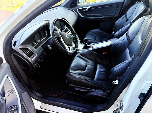 Volvo XC60 12 of 19