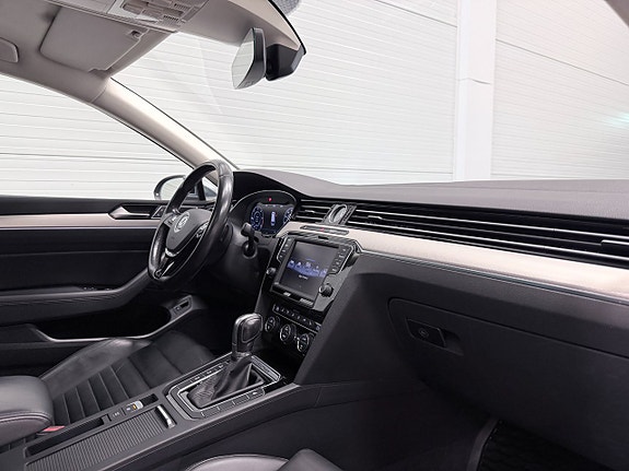 Volkswagen Passat Alltrack 17 of 19