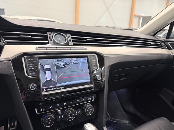Volkswagen Passat Alltrack 15 of 19
