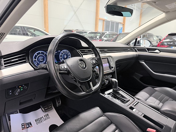 Volkswagen Passat Alltrack 10 of 19