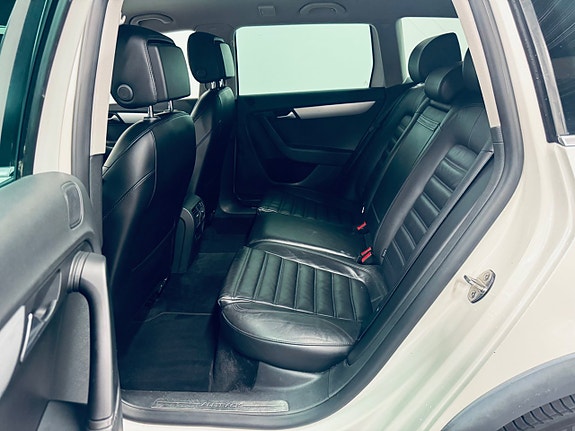 Volkswagen Passat Alltrack 10 of 16