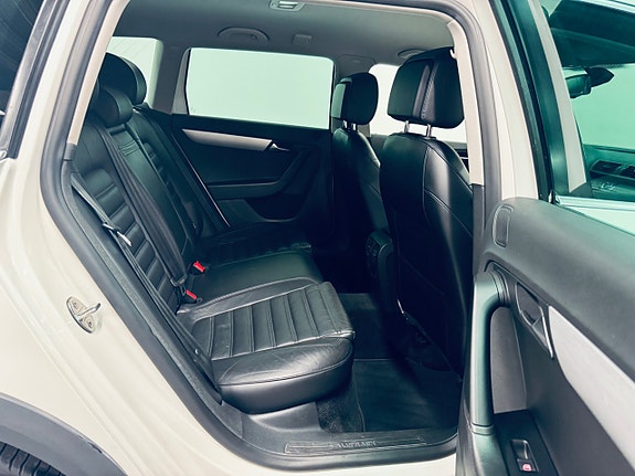 Volkswagen Passat Alltrack 11 of 16