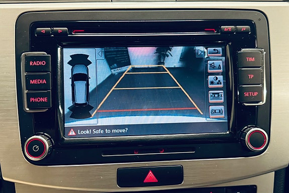 Volkswagen Passat Alltrack 13 of 16