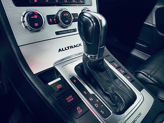 Volkswagen Passat Alltrack 12 of 16