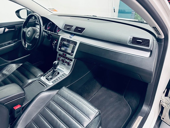 Volkswagen Passat Alltrack 7 of 16