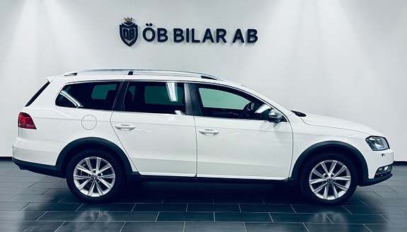 Volkswagen Passat Alltrack 2 of 16