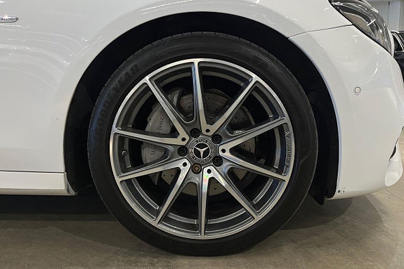 Mercedes-Benz E220 10 of 26