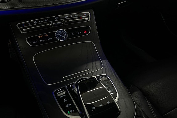 Mercedes-Benz E220 17 of 26