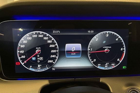 Mercedes-Benz E220 15 of 26