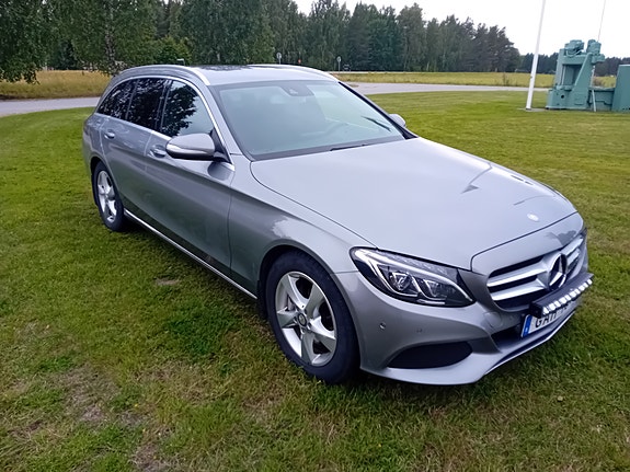 Mercedes-Benz C250 3 of 12