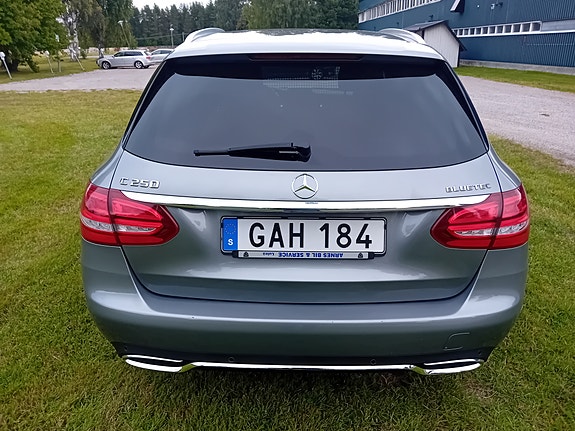 Mercedes-Benz C250 5 of 12