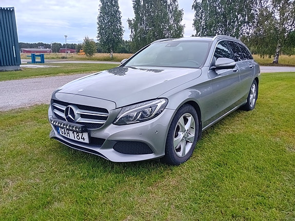 Mercedes-Benz C250 2 of 12