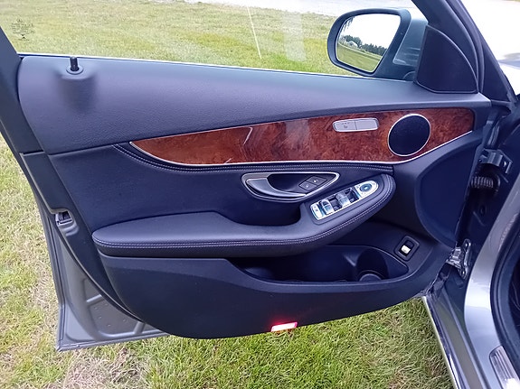 Mercedes-Benz C250 11 of 12