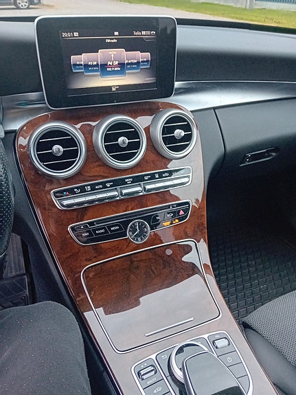 Mercedes-Benz C250 10 of 12