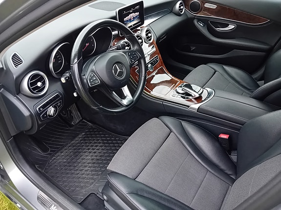 Mercedes-Benz C250 8 of 12