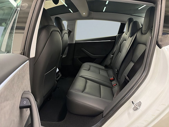 Tesla Model 3 13 of 26