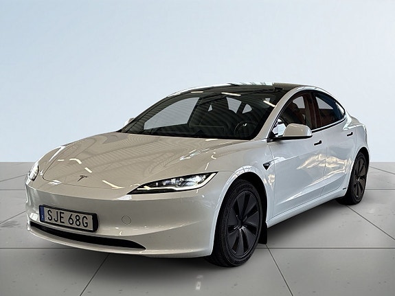 Tesla Model 3 16 of 26