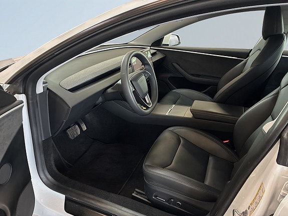 Tesla Model 3 7 of 26